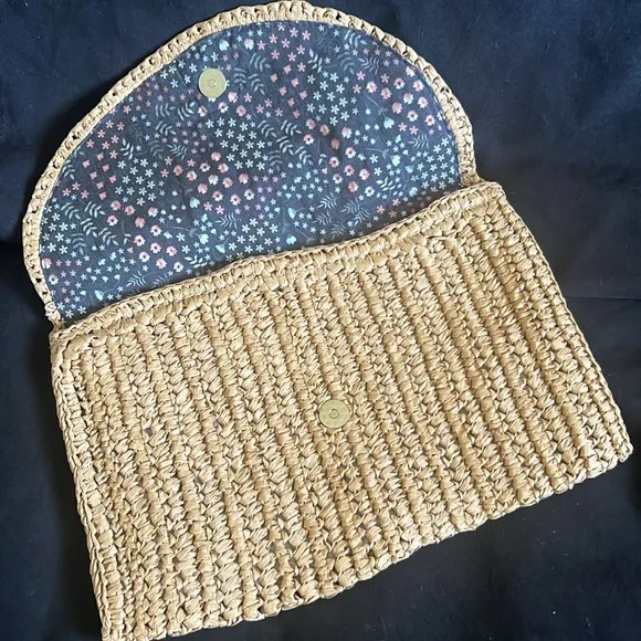 NWT cute clutch - Picture 2 of 6